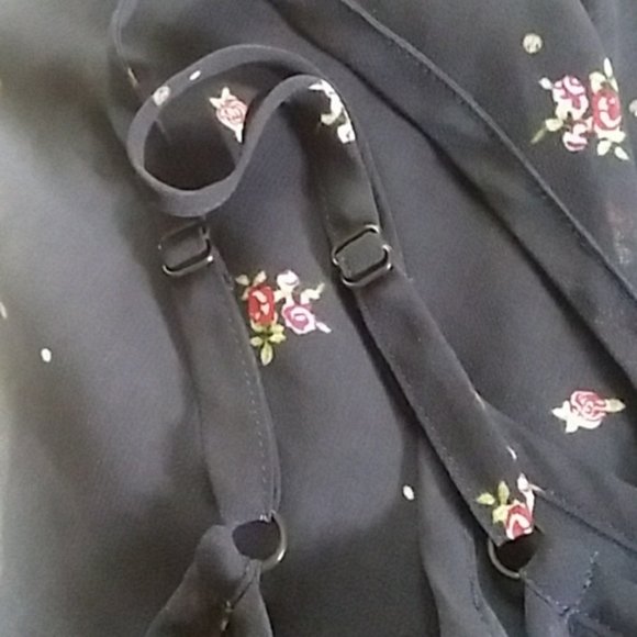 - Cabi Ruffle Layer Tank Floral - Picture 6 of 8